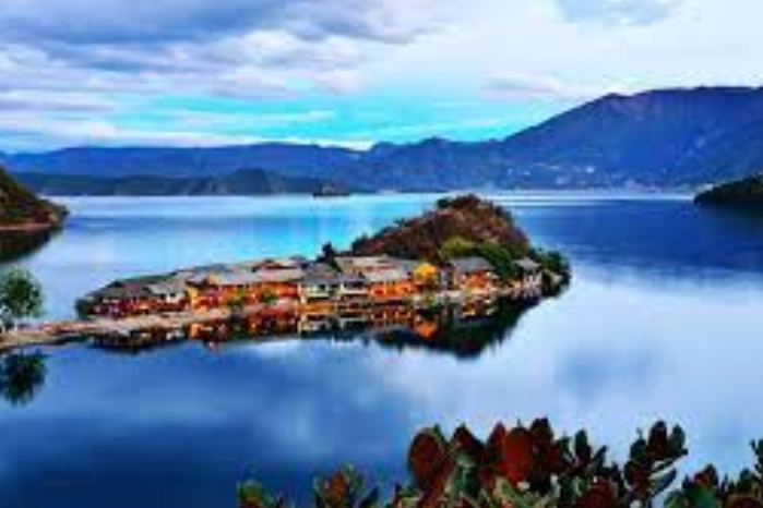 瀘沽湖【瀘沽湖風景區景觀臺-摩梭人家訪-篝火晚會】